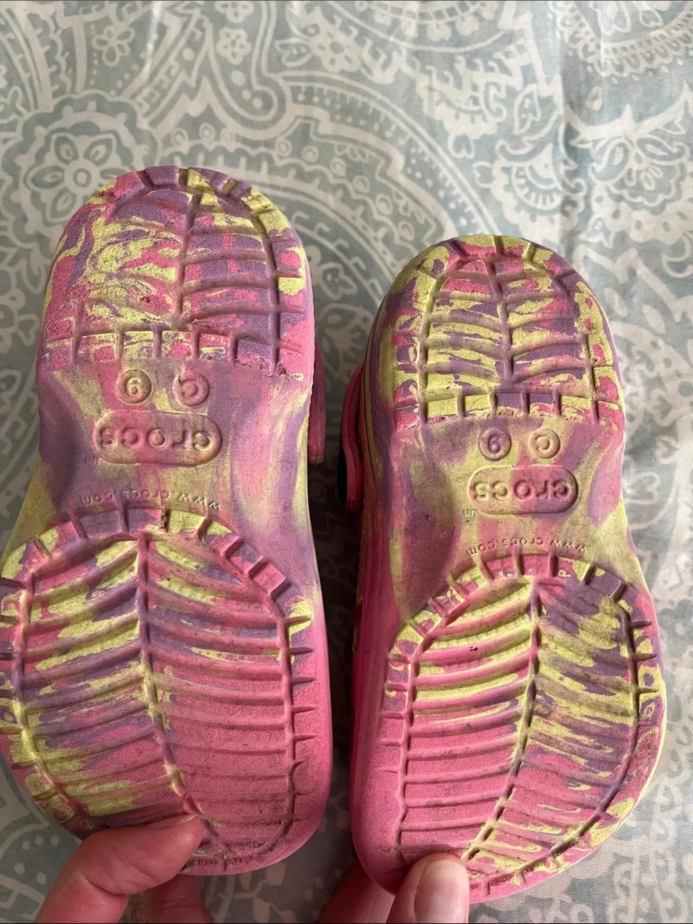 KIDS’ CLASSIC MARBLED CROCS